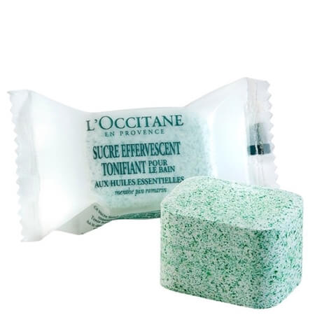 L'occitane Bath Sugar Cube 33 g ก้อนน้ำตาลสำหรับสปาแช่เท้าเพื่อรักษาเท้าที่เหนื่อยล้า สกัดจากผลไม้ อุดมไปด้วยความสมบูรณ์จาการสกัดจากธรรมชาติ ที่ช่วยปรับสภาพผิวเท้าและมีสรรพคุณช่วยให้เรียวเท้าเนียนนุ่ม และรู้สึกผ่อนคลาย ในวันที่เท้าของคุณรู้สึกเหนื่อยล้ามาทั้งวัน 